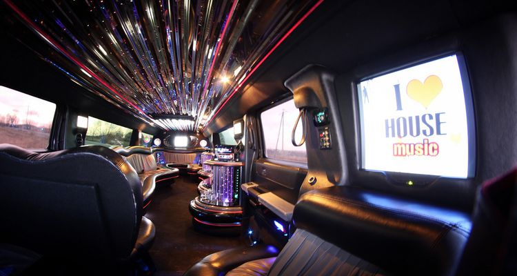 long-stretch-hummer-limousine-sopot