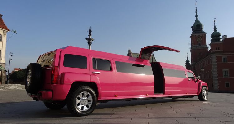 pink-hummer-limousine-warsaw