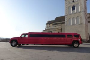 pink-limousine-rental-warsaw