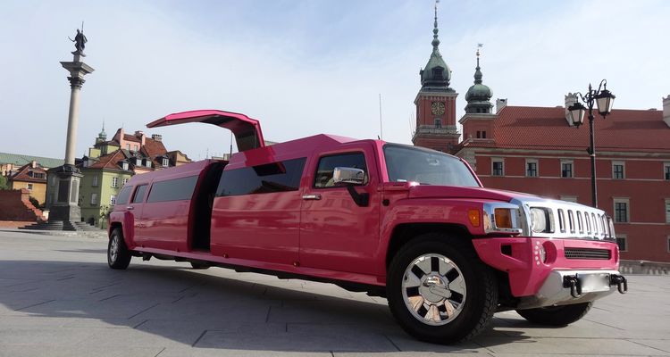 pink-limo-warsaw-airport-transfer