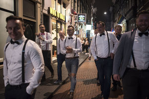pub-crawl-amsterdam1