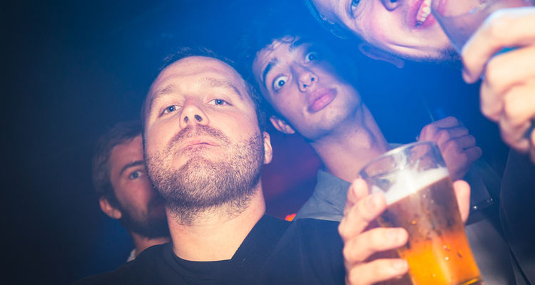 pub-crawl-amsterdam13