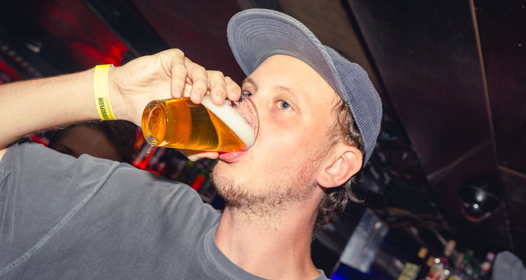 pub-crawl-amsterdam4
