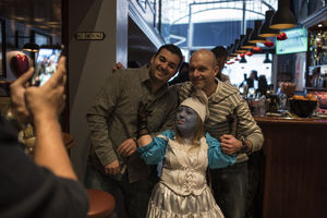 smurfette-pub-crawl-amsterdam1