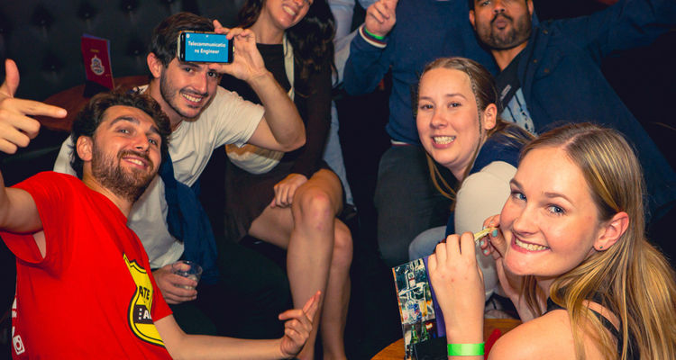 shared-pub-crawl-amsterdam1