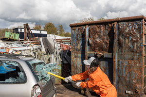 car-demolition-amsterdam2