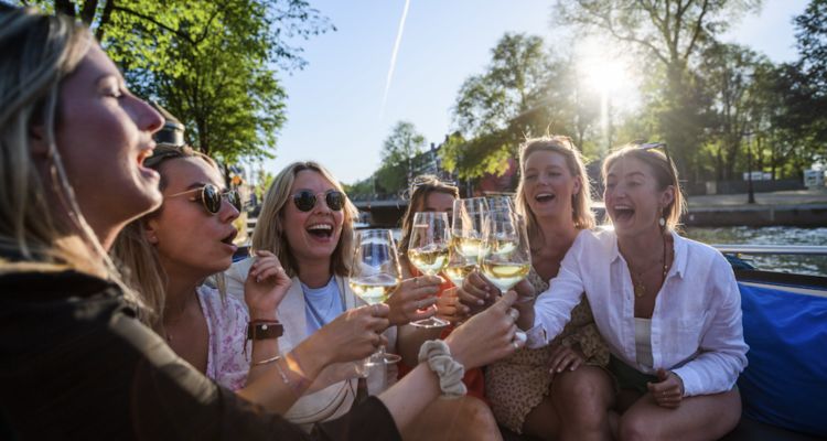 strip_party_boat_-_all_u_can_drink_amsterdam_